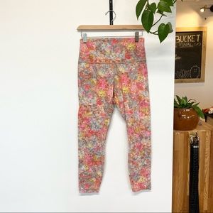 floral cropped/capris lulu leggings, good condition, size 8